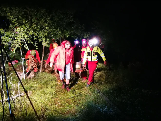 Transport je po besedah Zakrajška potekal gladko, le malenkost počasneje, kot je bilo predvideno. FOTO: Jamarska reševalna služba