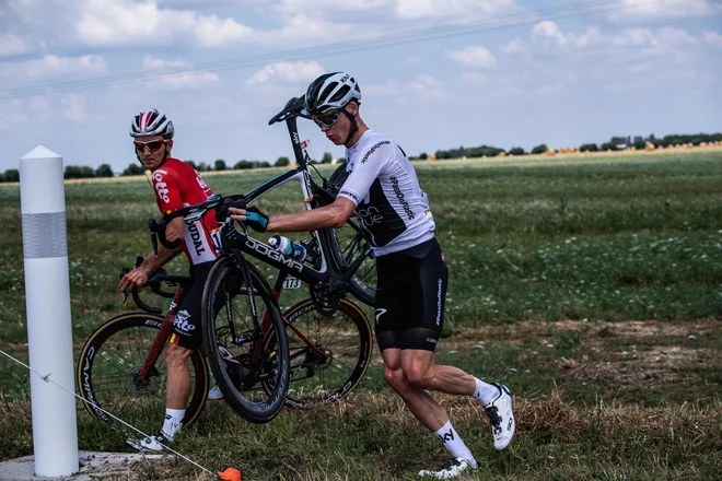 Chris Froome je obudil spomine na leto 2016, ko je tekel proti vrhu Mont Ventouxa. Foto Jeff Pachoud/AFP
