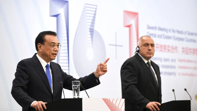 Fotografija: Kitajski premier Li Keqiang in bolgarski kolega Bojko Borisov
FOTO: AFP