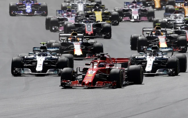 Sebastian Vettel je bliskovito štartal in si po letu 2009 privozil drugo zmago v Silverstonu. Foto: AP