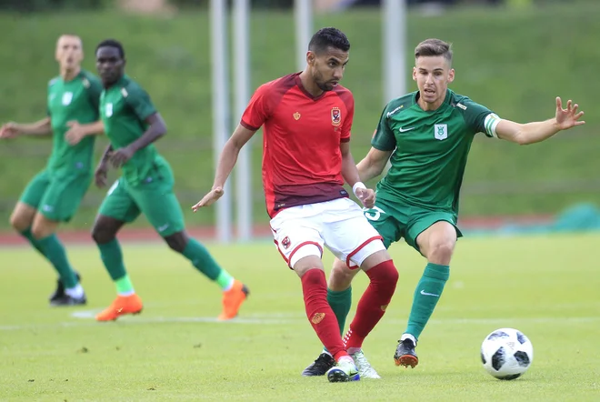 Nik Kapun (desno) je eden od Olimpijinih domačih fantov, ki upa, da bo v novi sezoni igral več kot v minuli, v kateri so ga pestile tudi poškodbe.<br />
Foto Roman Šipić/Delo