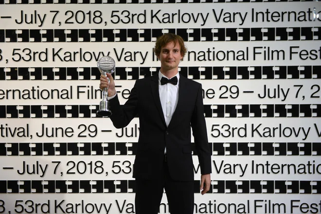 Olmo Omerzu je za zgodbo, ki prikazuje proces spreminjanja naivnih sanj in iskanje nove perspektive realnosti, poleg nagrade za režijo dobil tudi posebno omembo ekumenske žirije. FOTO: AFP
