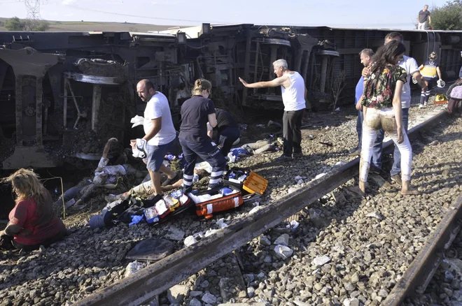 Na vlaku je bilo 362 potnikov. FOTO: AP