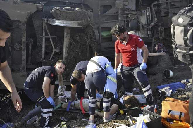 Vzrok iztirjenja je bil najbrž zemeljski plaz. FOTO: Mehmet Yirun/Ap