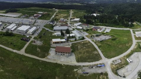 Fotografija: V Tehnološko razvojno industrijskem središču (Tris) na območju nekdanjega rudnika Kanižarica deluje 42 podjetij s 500 zaposlenimi.
Foto Arhiv Delo