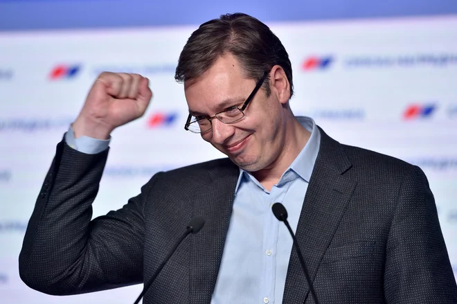 Srbskemu predsedniku Aleksandru Vučiću se za zdaj ni treba bati opozicije, ki se bori za prevzem oblasti v več kolonah. FOTO: AFP