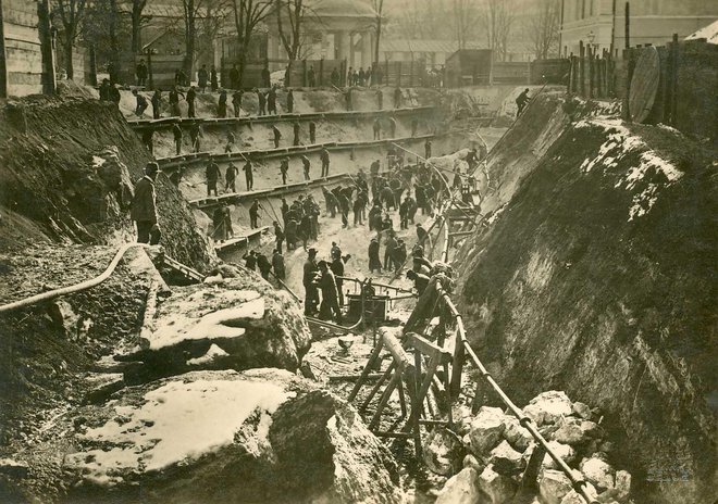 Zemeljska dela na delovišču, kjer je nastal Knetteum v zimi 1907/1908. FOTO: Arhiv Droge Kolinske