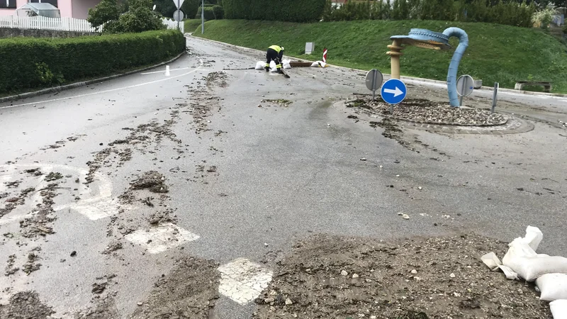 Fotografija: Prevaljski gasilci potrebujejo vozilo za prevoz protipoplavnih vreč. FOTO: PGD Prevalje