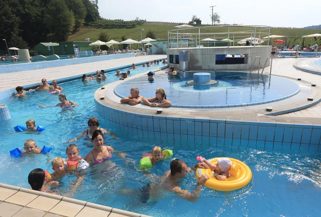 Bioterme v Mali Nedelji v Slovenskih goricah, kjer so raziskovalne vrtine opravljali že pred 60 leti, se zdaj že 20 let razvijajo v prijetnem zelenem okolju. FOTO: Tadej Regent