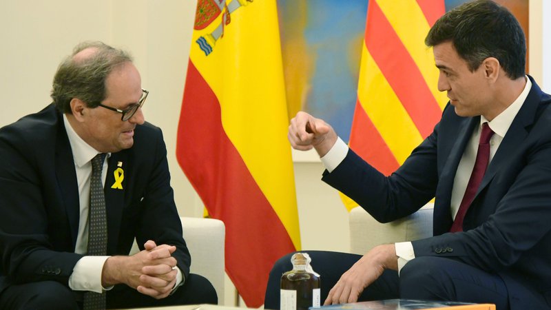 Fotografija: Prijaznejši toni Katalonca Quima Torre in Španca Pedra Sáncheza. FOTO: AFP
