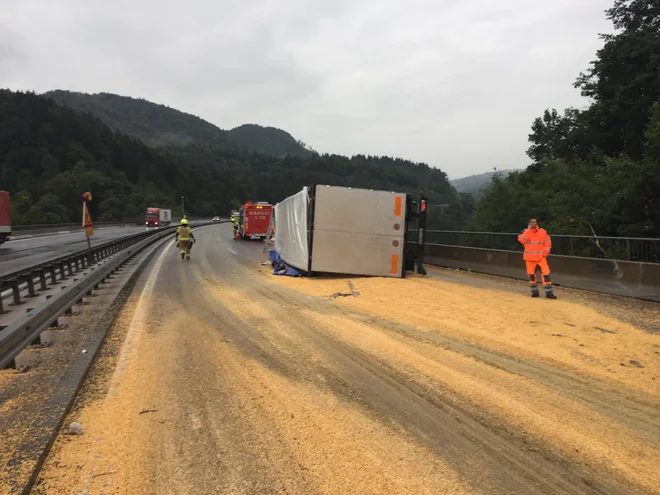 Razlog prometne nesreče ni znan. FOTO: CZR Domžale
