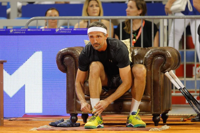 Goran Ivanišević upa, da si bo lahko nocojšnji dvoboj ogledal v baru z angleškimi navijači in da se bo on zadnji smejal. FOTO: Goran Sebelić/Cropix