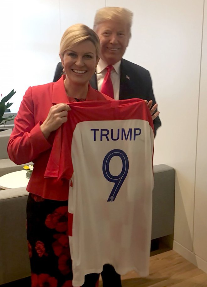Svoj hrvaški dres je v dar dobil tudi ameriški predsednik Donald Trump. FOTO: AFP