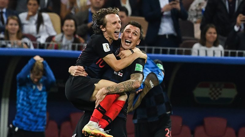 Fotografija: Spektakularna tekma, na koncu katere so se veselili Hrvati s kapetanom Luko Modrićem na čelu. FOTO: Manan Vatsyayana/AFP