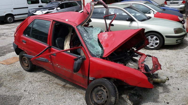 Fotografija: Posledice prometne nesreče v Litiji. FOTO: Dejan Javornik