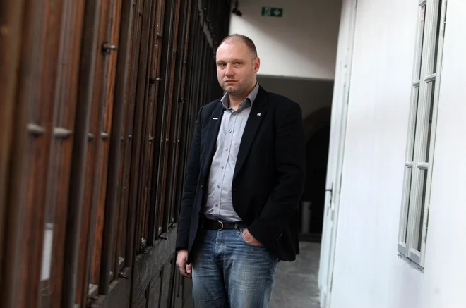 Direktor in odgovorni urednik zbirke Beletrina Mitja Čander. FOTO: Tadej Regent/Delo