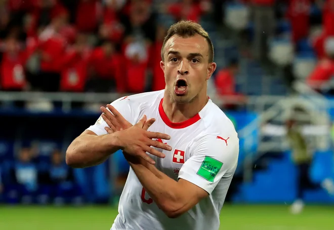 Švicarski reprezentant Xherdan Shaqiri je med tekmo s Srbijo proslavljal gol s prikazovanjem albanskih simbolov.