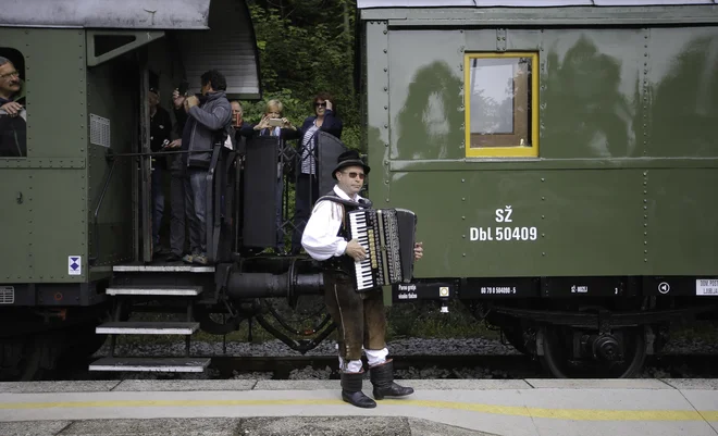 Bled ima urejene povezave z vlakom in avtobusom. Foto Jože Suhadolnik