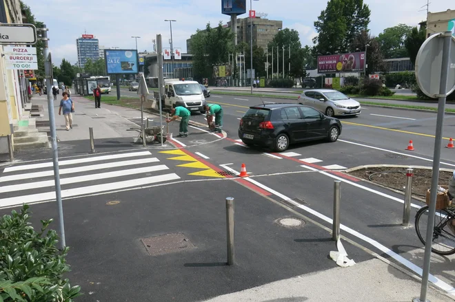Avto, ki je po Livarski pripeljal iz napačne smeri. FOTO: Janez Petkovšek