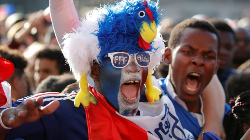 Fotografija: Soccer Football - World Cup - Semi-Final - France vs Belgium - Paris, France, July 10, 2018 - Fans react in a fan zone at the Hotel de Ville before the World Cup semi-final match.  REUTERS/Philippe Wojazer