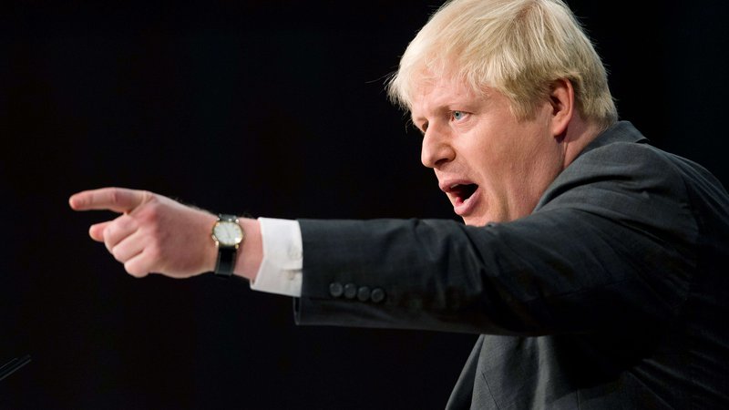 Fotografija: Boris Johnson se je v ponedeljek po dveh letih umaknil s položaja britanskega zunanjega ministra. FOTO: AFP /LEON NEAL 