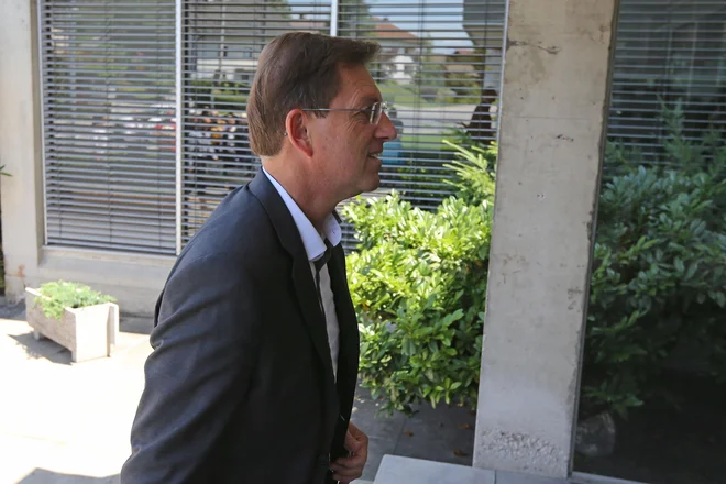 V Kamnik je prišel tudi Miro Cerar (SMC). FOTO: Tomi Lombar/Delo
