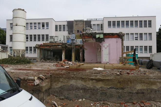 Prenova in dozidava ZD Bežigrad teče po načrtih, odprtje pa je predvideno za 1. september 2019. FOTO: Janez Petkovšek