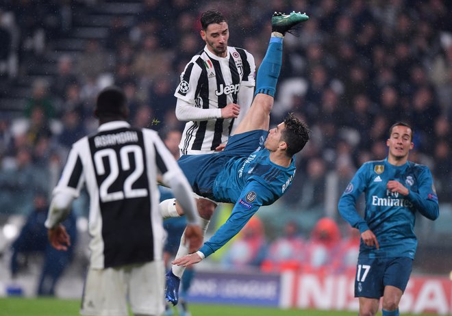 Takole je Ronaldo zadel aprila sredi Torina. Foto: Reuters