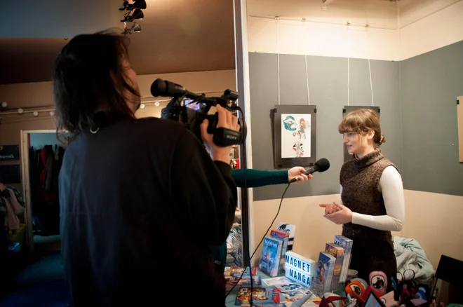 Zanimanje za mange in japonsko kulturo na splošno je Katarino Kunstelj privedlo do študija japonologije. Zdaj je urednica revije MAGnet. Foto Bojan Planinc