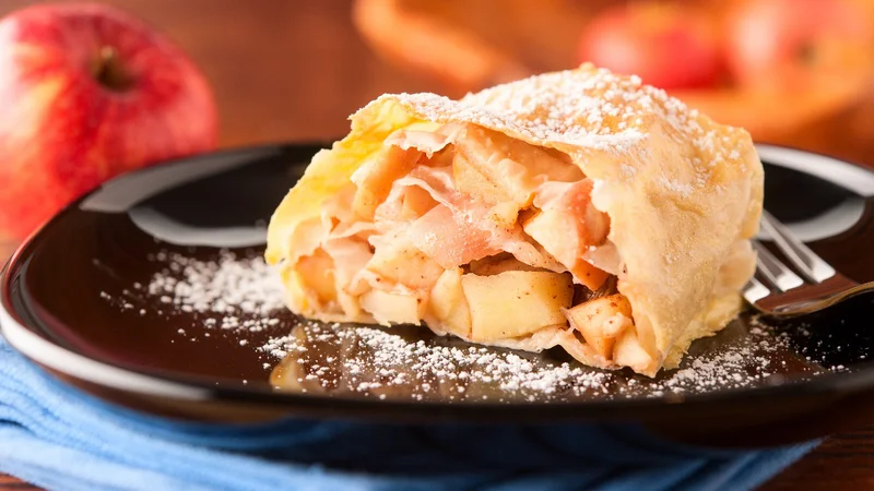 Fotografija: zavitek, jabolčni zavitek, jabolka Foto Thinkstock