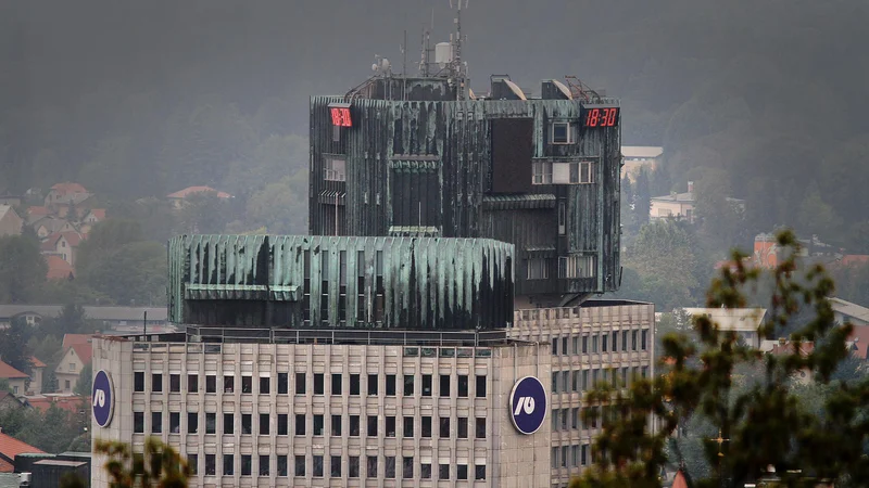 Fotografija: NLB bo ena prvih vročih tem v novem parlamentu. FOTO: Jože Suhadolnik