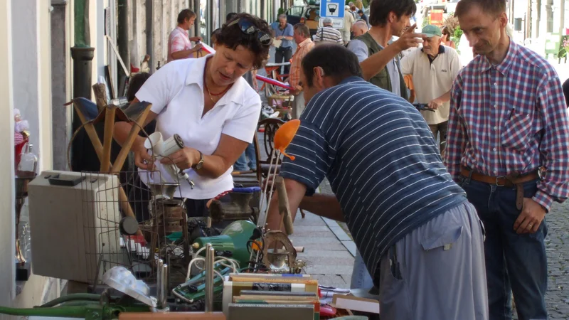 Fotografija: Utrip s kamniškega bolšjega trga bo začasno zamrl, saj kamniški zavod za turizem do nadaljnjega ukinja sobotne prodaje zaradi težav s povečanim prometom. FOTO: Zavod za turizem Kamnik