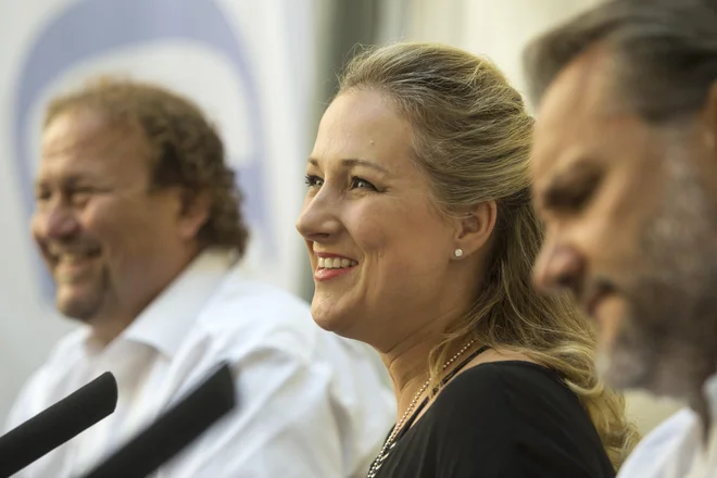 Operna pevka Diana Damrau v spremstvu direktorja Ljubljana Festivala Darka Brleka in soproga Nicolasa Testéja. Foto Voranc Vogel/delo