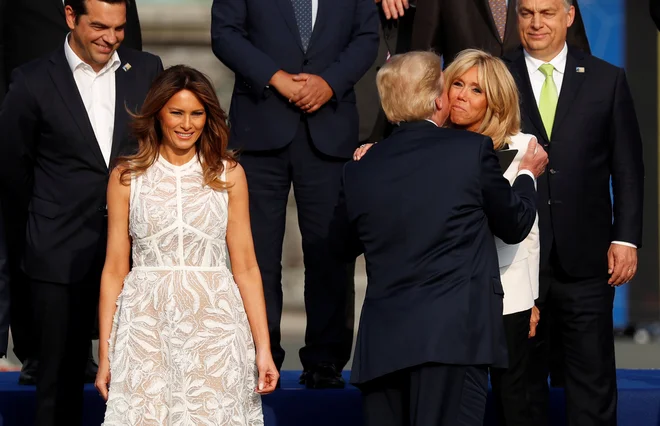 V Bruslju je pritegnila pozornost z belo obleko, ki jo je oblikovala libanonska kreatorka Elie Saab. FOTO: Reuters