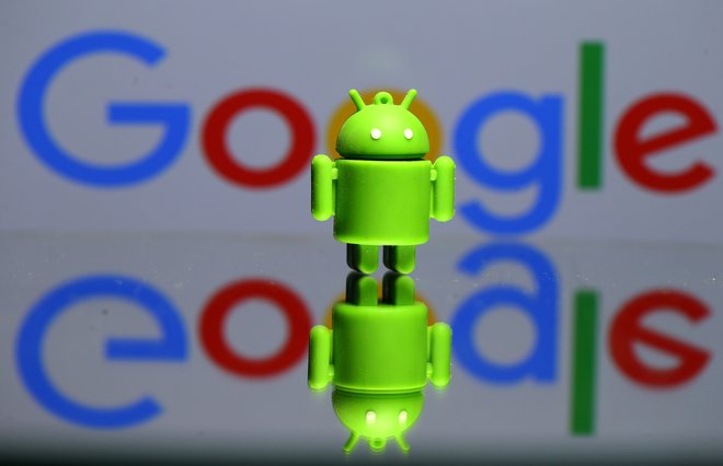 Google z androidom popolnoma obvladuje trg pametnih telefonov in tablic. FOTO: Dado Ruvic/Reuters