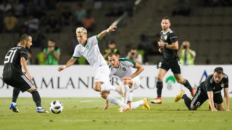 Fotografija: Strefan Savić je tudi v Bakuju odlično začel tekmo, a mu je že po 45 minutah zmanjkalo sape. FOTO: NK Olimpija/SPS