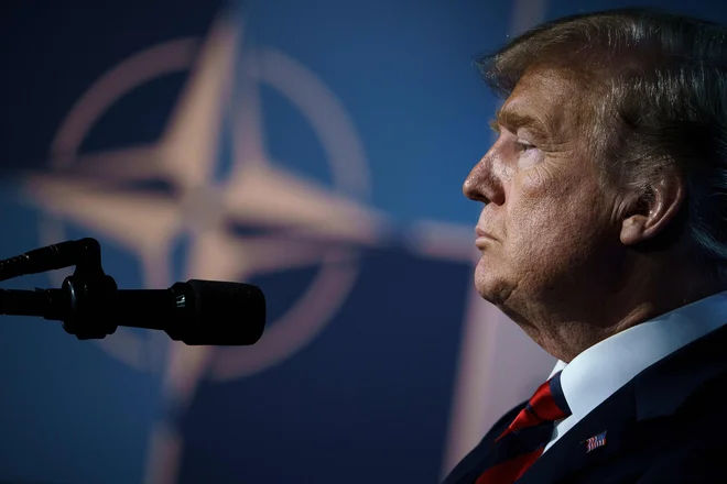 US President Donald Trump pauses as he addresses a press conference on the second day of the North Atlantic Treaty Organization (NATO) summit in Brussels on July 12, 2018. / AFP PHOTO / Brendan Smialowski Foto Brendan Smialowski Afp