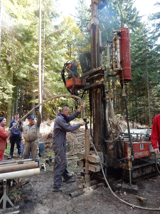 Poročilo geologov o plazovih na Potoški planini bo osnova za pripravo evakuacijskega načrta za Koroško Belo. FOTO: Arhiv Geološkega zavoda Slovenije