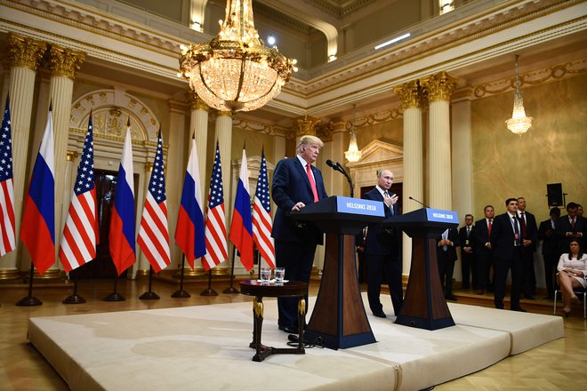Se bosta Donald Trump in Vladimir Putin ponovno srečala jeseni?  FOTO: Brendan Smialowski/AFP