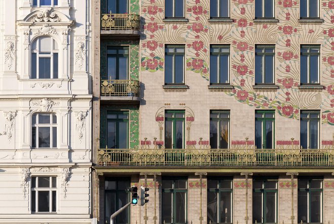 Stopite skozi vrata naključnih secesijskih stavb na Dunaju.