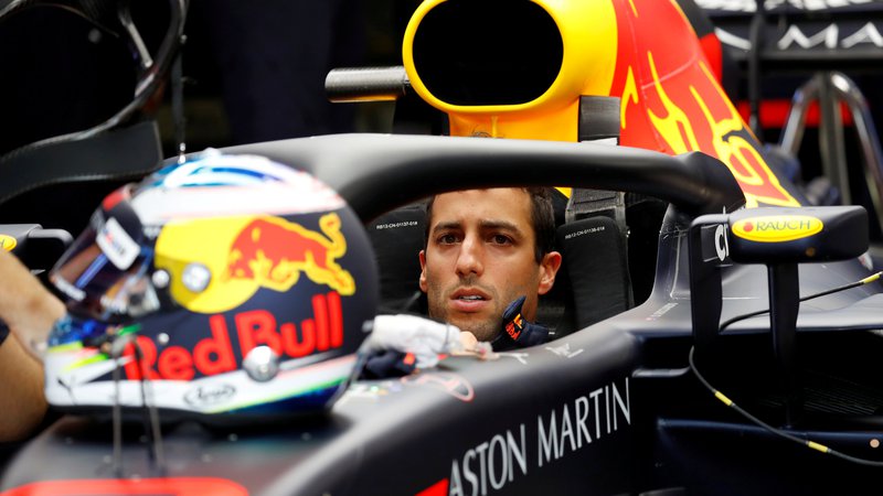 Fotografija: Daniel Ricciardo je bil hiter, a bo v nedeljo vseeno začel z zadnjega mesta.