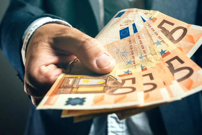 Predlog ureja tudi »posredništvo« pri kuponih, ko jih prodaja ponudnik, ki ni izdajatelj ter razmejitev med kuponi in plačilnimi instrumenti. FOTO: Getty Images