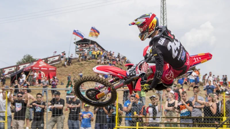 Fotografija: Tim Gajser je s 3. mestom osrečil slovenske navijače na Češkem. V večjem številu so ga spodbujali le spomladi v Italiji. FOTO: Honda HRC