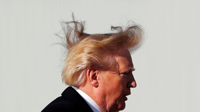 Fotografija: Pogosto so pojasnila in popravki le upanje uradnikov, da se bo Donald Trump držal začrtane politike. FOTO: Reuters