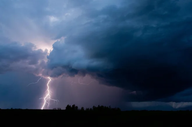 Nedelja je spet minila v znamenju krajevnih neurij. FOTO: Getty Images/Istockphoto