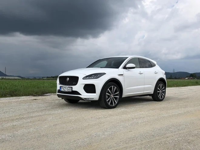 Tradicija in sodobnost: to je testni jaguar E-pace. FOTO: Aljaž Vrabec