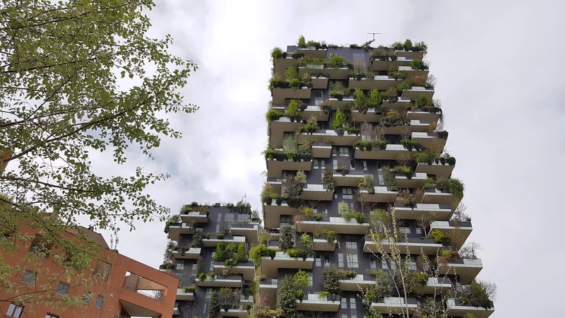 Fotografija: Ozelenjeni stolpnici Bosco Verticale v Milanu. Foto: Aleksandra Zorko