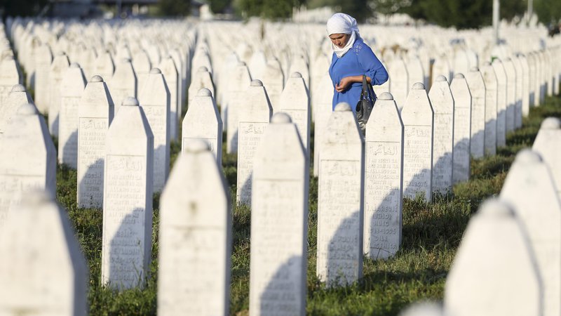 Fotografija: Haaško Mednarodno sodišče za vojne zločine na ozemlju nekdanje Jugoslavije je najhujši pokol v Evropi po drugi svetovni vojni označilo za genocid. FOTO: Reuters