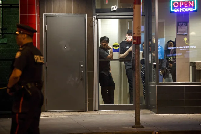 V Torontu se soočajo s hitrim porastom nasilja z orožjem. FOTO: Cole Burston/Afp