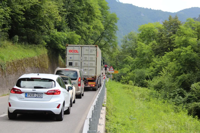 Polovične zapore so zaradi obsežnih del nekaj običajnega že več let. Foto: Blaž Močnik